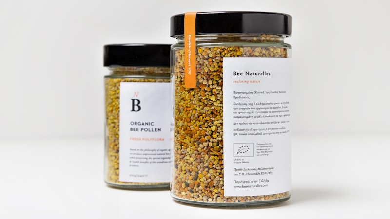 黒いキャップ付きの2つの満たされた瓶