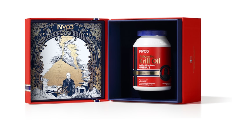 赤と青の箱にボトルが入っています