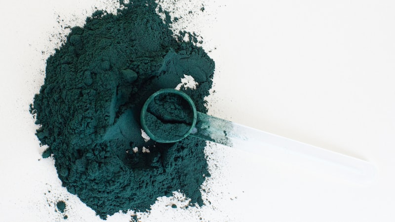 緑色の液体を含む注射器